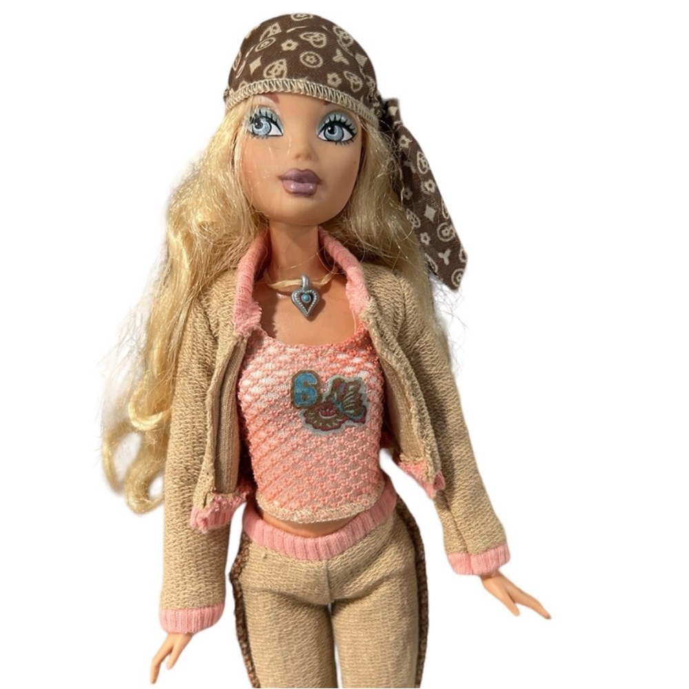 Vintage Y2K My Scene Hanging Out
Barbie Kennedy doll